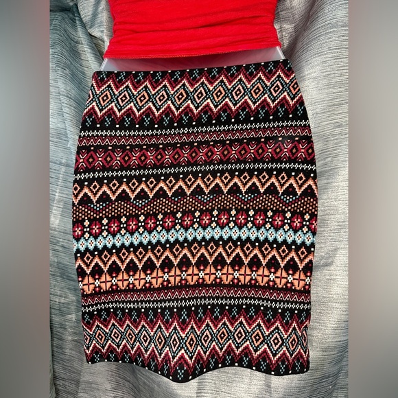 Forever 21 ~ ‘XXI’ Geometric Print Stretch Pencil Tube Skirt - Picture 2 of 5